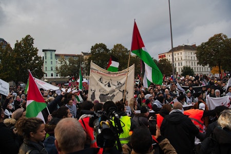 Tausende pro-palästinensische Demonstranten in Berlin