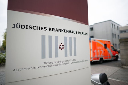 Wegner und Schwesig besuchen Jüdisches Krankenhaus in Berlin