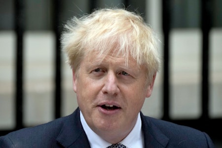 Pandemie: Boris Johnson dachte angeblich, man kann Corona-Viren mit einem Föhn töten