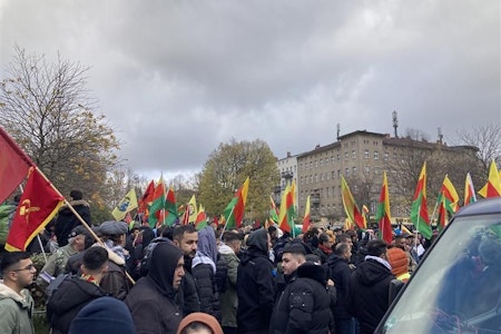 Berlin: Kurden-Demonstration gegen Erdogan – über 4000 Teilnehmer ziehen durch die Hauptstadt