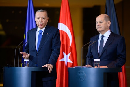 Erdogan reagiert scharf auf Journalisten in Berlin: „Sie sollten uns damit nicht drohen!“