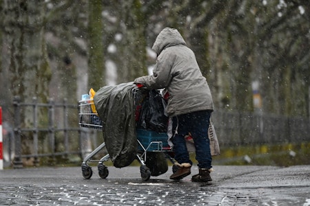 Obdachlose im Winter in Berlin: Platz in Notunterkünften knapp, keine Kältebahnhöfe