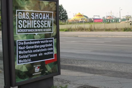 Plakat-Aktion gegen die Bundeswehr: Durchsuchung bei Berlinerin war rechtswidrig