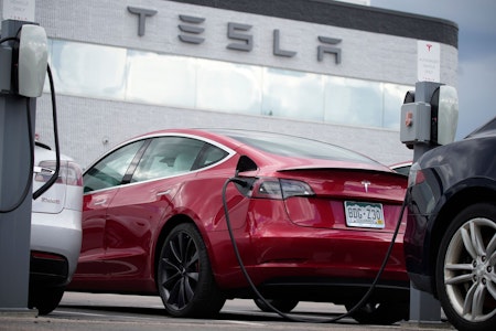 Bericht: Berliner Hacker knacken Teslas Autopiloten
