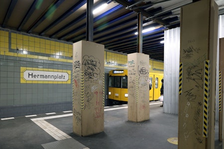 Neukölln: Zwei Taschendiebe am Bahnhof Hermannplatz festgenommen
