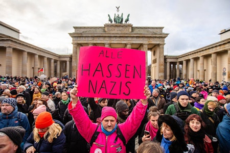 Anti-AfD-Proteste: 25.000 Menschen bei Demonstration gegen Rechts am Brandenburger Tor