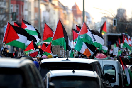 Palästina-Demo in Berlin: Hunderte ziehen von Neukölln nach Kreuzberg 