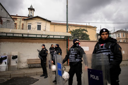 Mordanschlag auf Christen: IS-Terroristen stürmen katholische Kirche in Istanbul