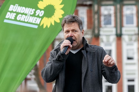 Wiederholungswahl in Berlin: Robert Habeck und andere Promi-Wahlkampfhelfer in Kiezen unterwegs