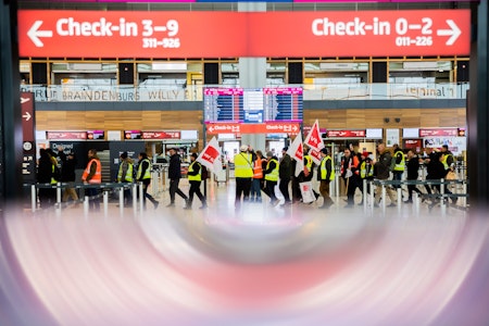 Verdi-Warnstreik bei der Lufthansa angelaufen: So ist die Lage am Flughafen BER