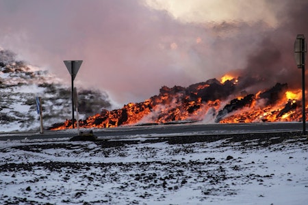 Reykjanes – Vulkan in Island ausgebrochen: Bis zu 80 Meter hohe Lavafontänen