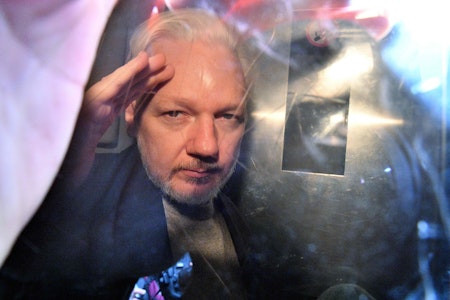 Auslieferungs-Prozess in London: Julian Assange fehlt offenbar aus gesundheitlichen Gründen