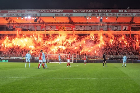 1. FC Union Berlin muss wegen Pyrotechnik von Fans über 60.000 Euro Strafe zahlen