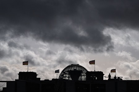 Wetter heute in Berlin: Stark bewölkter Himmel ohne Regen am Montag