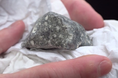 Meteorit nahe Berlin abgestürzt: Fund wird im Naturkundemuseum ausgestellt