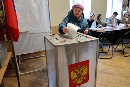 Russische Präsidentschaftswahlen: Brennende Wahlurnen und Sabotageaktionen am ersten Tag