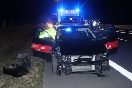 Brandenburg: Unfall mit Carsharing-Auto auf B101 – ein Verletzter