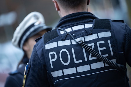 „Officer Denny“: Gericht verbietet Berliner Polizist Auftritt auf TikTok nach Interview mit Abou-Ch…