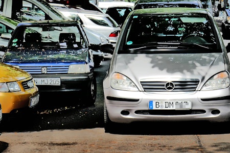 Berlin-Neukölln: Autofahrer zugeparkt – Schlägerei