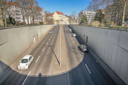Unfall auf Bundesallee in Wilmersdorf: Motorradfahrer reanimiert