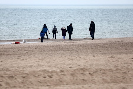 Ostsee: Streit um Strandkörbe fegt Warnemünder Strand leer