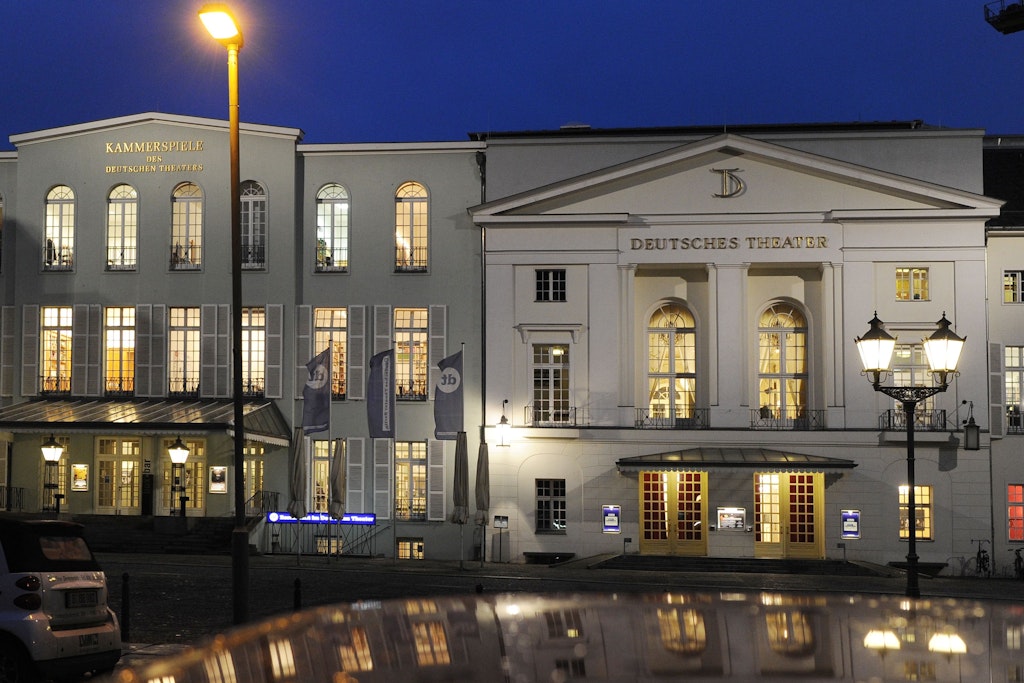 Jens Balzer und Tobi Müller tragen den geliebten Popsalon im Deutschen Theater Berlin zu Grabe