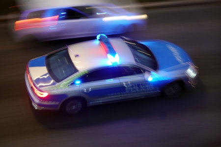 Verfolgungsjagd mit Polizei: 19-Jähriger rast über Mariendorfer Damm – Auto riecht nach Cannabis