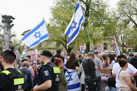 Solidaritätskundgebung für israelische Geiseln in Berlin-Zehlendorf