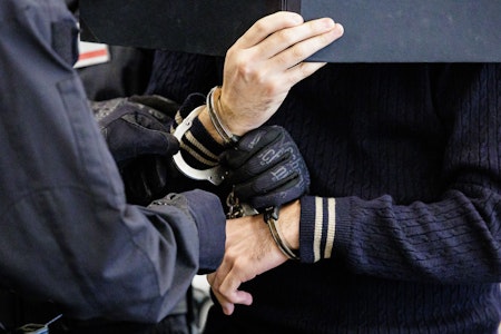 Versuchter Mord: Mutmaßlicher Halskettenräuber in Berlin angeklagt