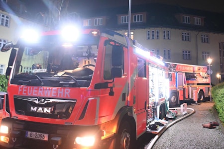 Brand am Huttwiler Weg: Keller in Reinickendorf steht in Flammen – mutmaßliche Brandstiftung