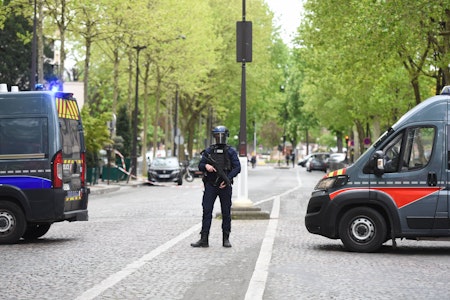 Mann droht mit Anschlag: Iranisches Konsulat in Paris vollständig abgeriegelt