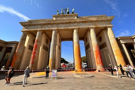 Brandenburger Tor: Bewährungsstrafen für Klimaaktivisten der Letzten Generation nach Farbattacke in…