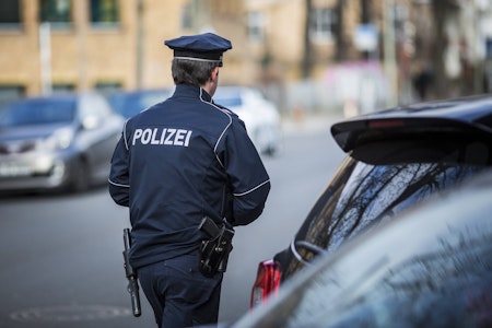 Unfall in Berlin-Friedrichsfelde: Frau wird von Auto erfasst und stirbt
