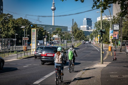 Pankow: Neue Fahrradschiene an Unterführung der Landsberger Allee