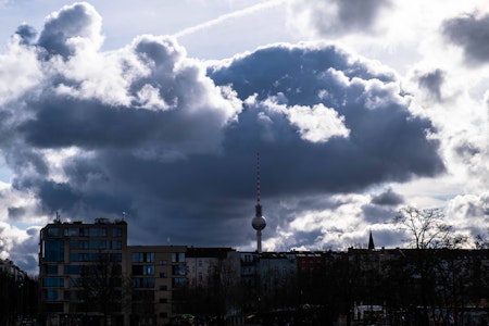 Wetter heute in Berlin: Dichte Wolken, Schauer und Sonnenschein