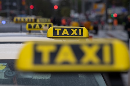 Senatorin Manja Schreiner: Taxi-Festpreise kommen in Berlin noch diesen Sommer