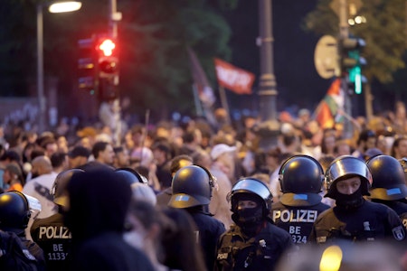1. Mai in Berlin: Rund 11.600 Menschen bei „Revolutionärer Demo“  – Polizei zieht erstes Fazit