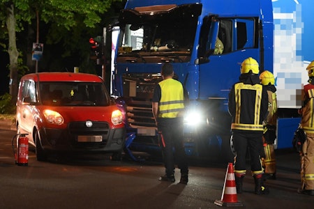 Kreuzungsunfälle in Berlin: Verletzte und hoher Sachschaden