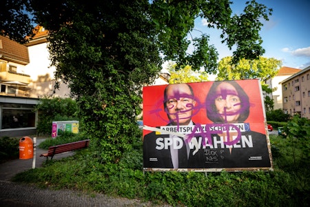 Lankwitz: Wahlplakate von CDU, SPD und Grünen beschädigt – Tatverdächtige festgenommen
