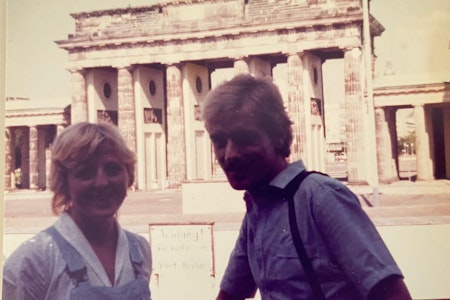 Ein letzter Besuch in Berlin: Wie die Mauer der DDR aus zwei Menschen Freunde fürs Leben machte