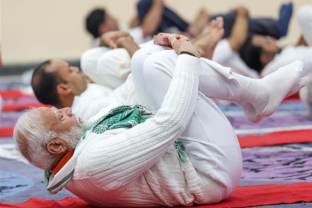 Internationaler Yoga-Tag: Premier Narendra Modi leitet Yoga-Klasse in Indien