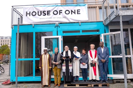 Pfarrer, Rabbiner und Imam: House of One lädt zu interreligiösem Friedensgebet ein