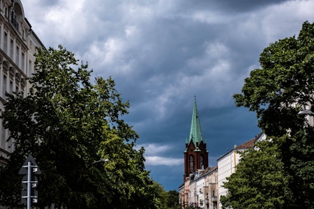 Hitze-Wetter in Berlin: Warnung vor Gewitter in Freibädern