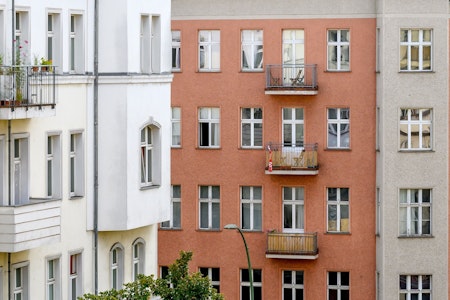 Bausenatoren fordern: Regierung muss Entscheidungen zu Mieterschutz und Wohnungsbau treffen