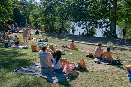 Briten warnen vor FKK am Berliner Schlachtensee: „Lassen alles raushängen“