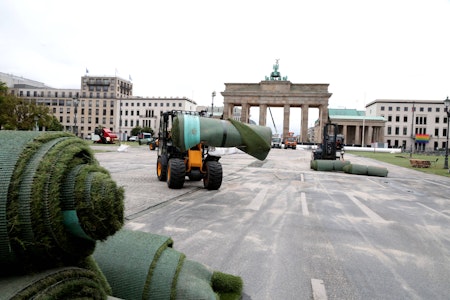 Berlin-Mitte: Hier kann bald auf dem Kunstrasen der EM-Fanmeile gekickt werden