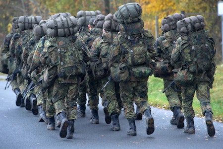 Bundeswehr rekrutiert Tausende Minderjährige