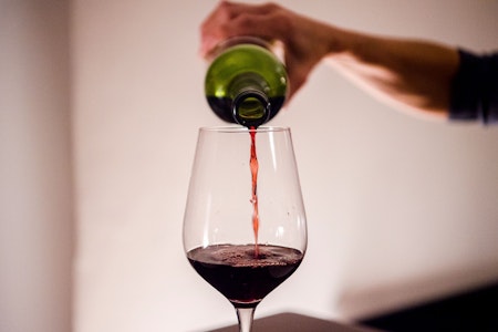 Ein Glas Wein am Tag gesund? Studie widerspricht