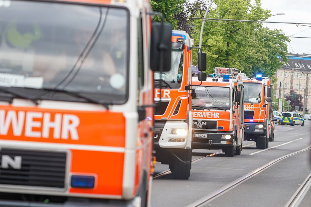 Einfamilienhaus in Spandau brennt: Berliner Feuerwehr findet Leiche