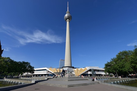 Alexanderplatz in Berlin-Mitte: Teenager mit abgebrochener Flasche verletzt